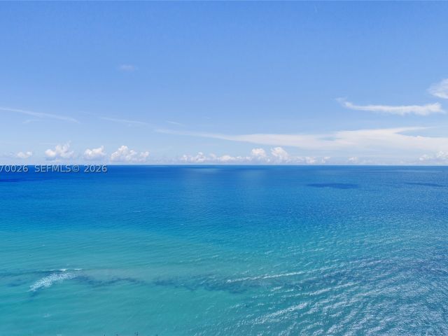 4-bedroom condo for rent in Sunny Isles Beach - 17875 Collins Ave 3101 - MondialRealty