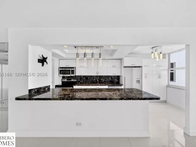 2-bedroom condo for sale in Sunny Isles Beach - 301 174th St 1216 - MondialRealty