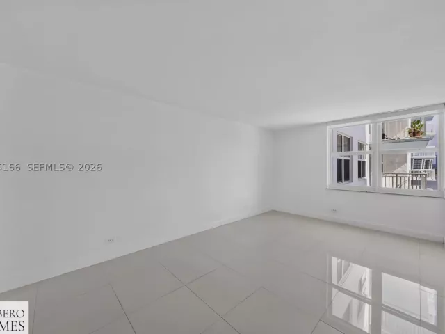 2-bedroom condo for sale in Sunny Isles Beach - 301 174th St 1216 - MondialRealty