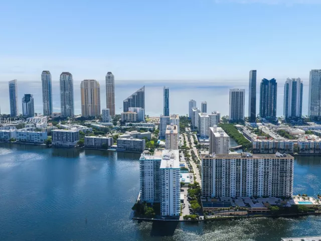 2-bedroom condo for sale in Sunny Isles Beach - 301 174th St 1216 - MondialRealty