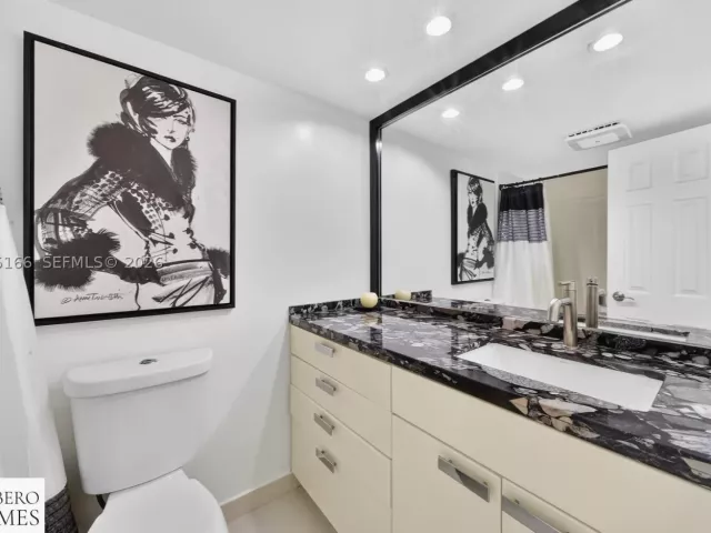 2-bedroom condo for sale in Sunny Isles Beach - 301 174th St 1216 - MondialRealty