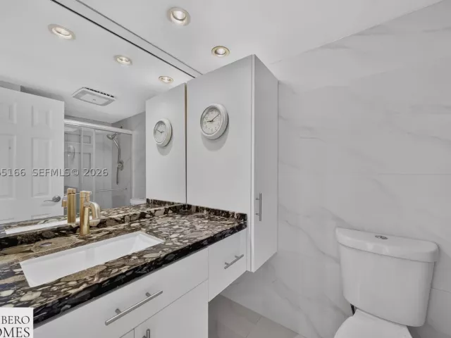 2-bedroom condo for sale in Sunny Isles Beach - 301 174th St 1216 - MondialRealty