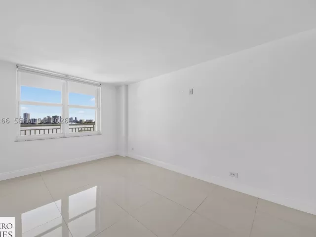 2-bedroom condo for sale in Sunny Isles Beach - 301 174th St 1216 - MondialRealty