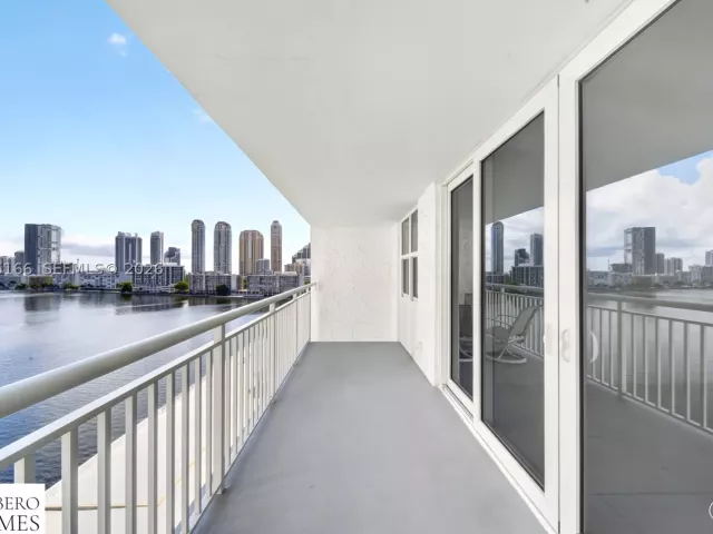 2-bedroom condo for sale in Sunny Isles Beach - 301 174th St 1216 - MondialRealty