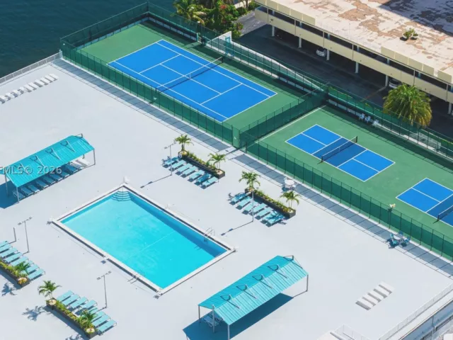 2-bedroom condo for sale in Sunny Isles Beach - 301 174th St 1216 - MondialRealty