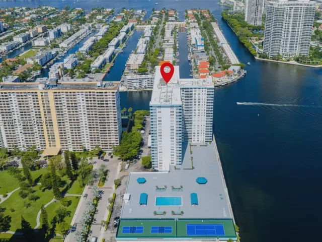 2-bedroom condo for sale in Sunny Isles Beach - 301 174th St 1216 - MondialRealty