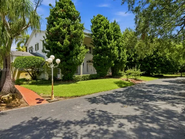 5-bedroom home for sale in Miami - 5885 SW 56th St - MondialRealty