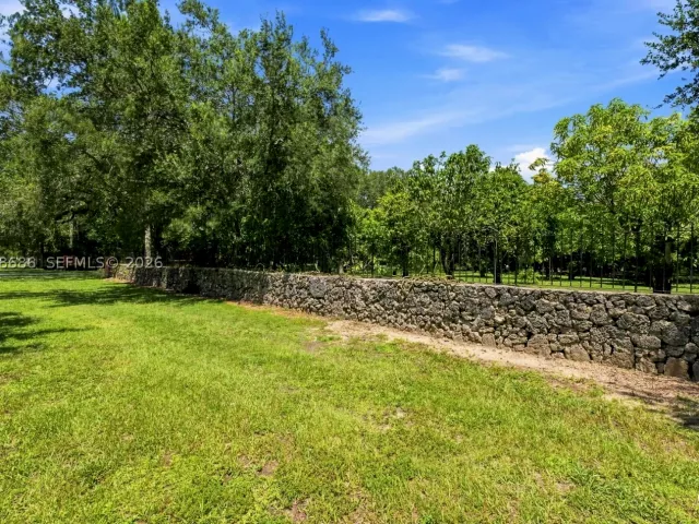 5-bedroom home for sale in Miami - 5885 SW 56th St - MondialRealty