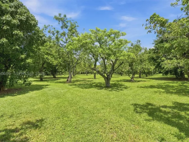 5-bedroom home for sale in Miami - 5885 SW 56th St - MondialRealty