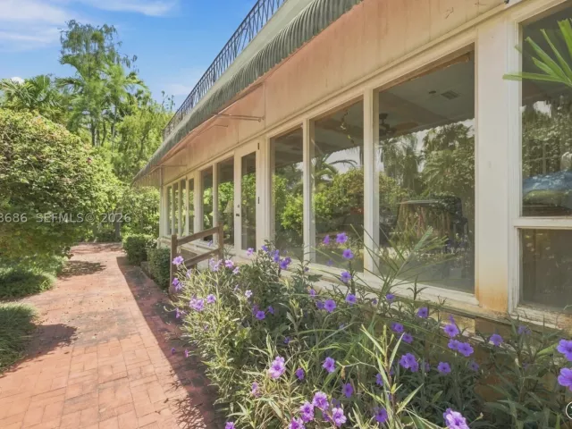 5-bedroom home for sale in Miami - 5885 SW 56th St - MondialRealty