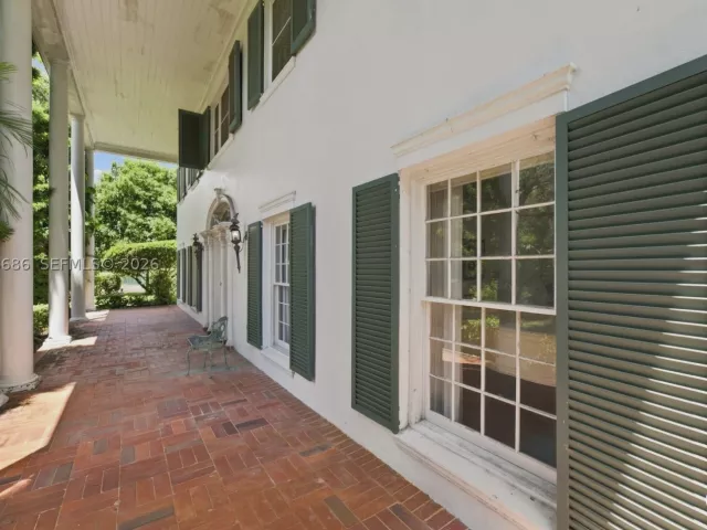 5-bedroom home for sale in Miami - 5885 SW 56th St - MondialRealty