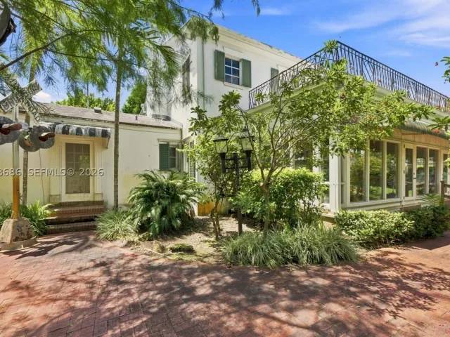 5-bedroom home for sale in Miami - 5885 SW 56th St - MondialRealty