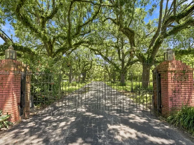 5-bedroom home for sale in Miami - 5885 SW 56th St - MondialRealty