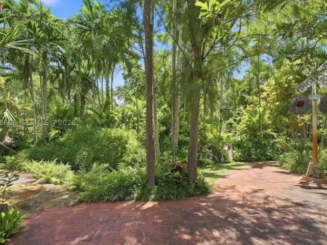 5-bedroom home for sale in Miami - 5885 SW 56th St - MondialRealty
