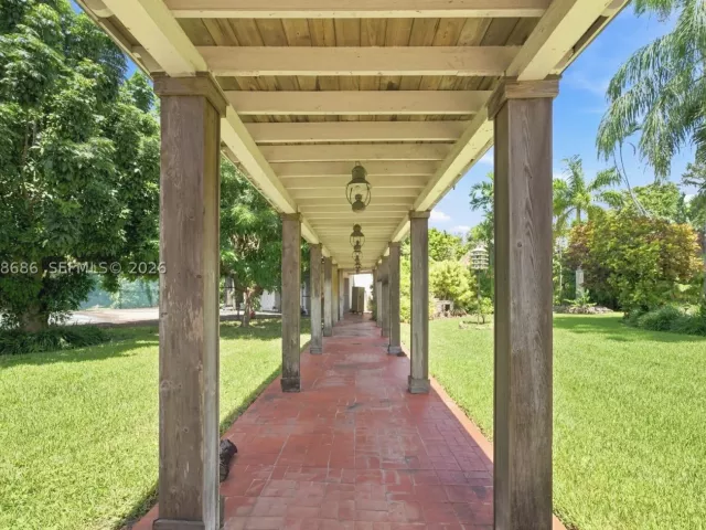 5-bedroom home for sale in Miami - 5885 SW 56th St - MondialRealty