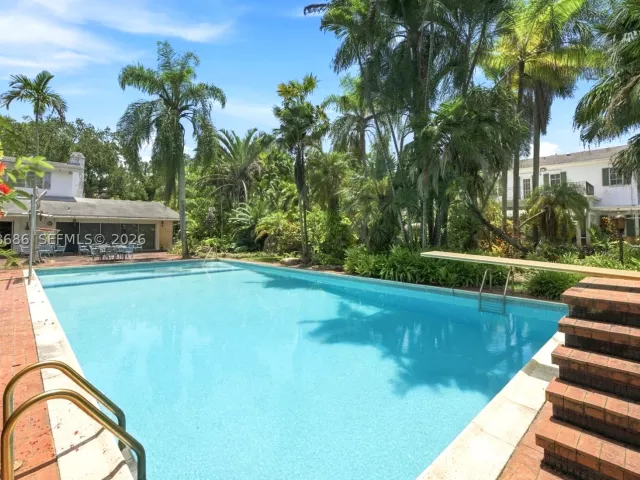 5-bedroom home for sale in Miami - 5885 SW 56th St - MondialRealty