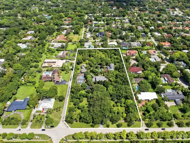 5-bedroom home for sale in Miami - 5885 SW 56th St - MondialRealty