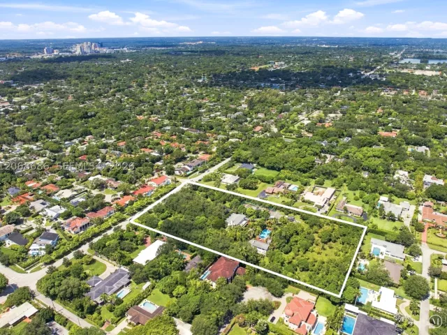 5-bedroom home for sale in Miami - 5885 SW 56th St - MondialRealty