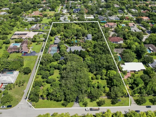 5-bedroom home for sale in Miami - 5885 SW 56th St - MondialRealty