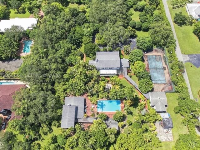 5-bedroom home for sale in Miami - 5885 SW 56th St - MondialRealty