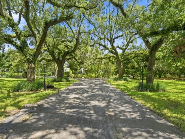 5-bedroom home for sale in Miami - 5885 SW 56th St - MondialRealty