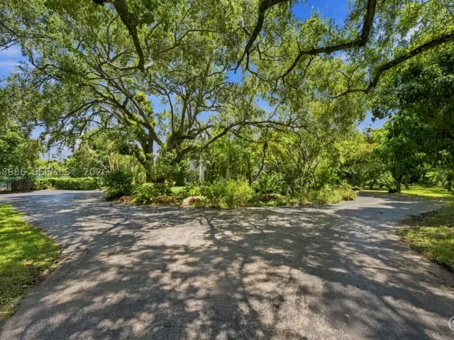 5-bedroom home for sale in Miami - 5885 SW 56th St - MondialRealty