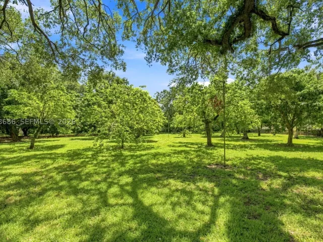 5-bedroom home for sale in Miami - 5885 SW 56th St - MondialRealty