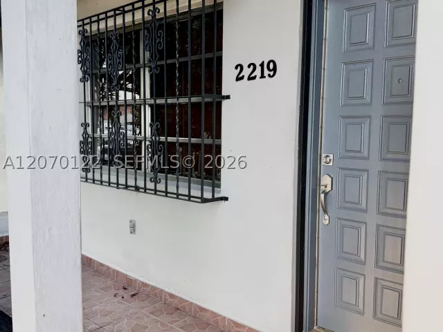 3-bedroom home for rent in Miami - 2219 SW 137th Pl - MondialRealty
