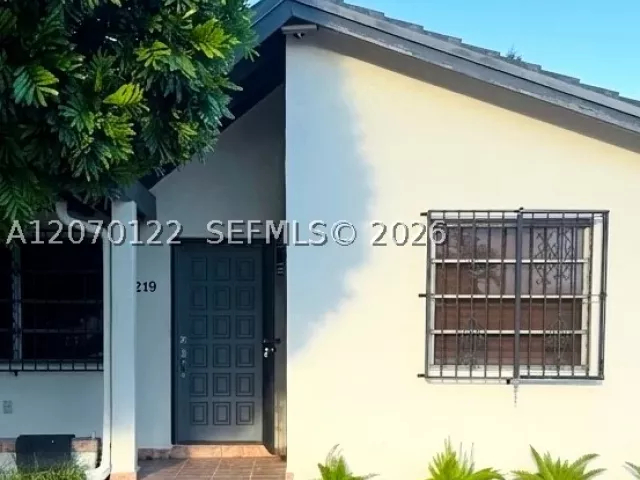 3-bedroom home for rent in Miami - 2219 SW 137th Pl - MondialRealty