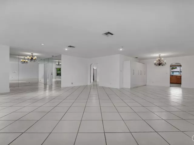 3-bedroom home for rent in Fort Lauderdale - 2427 Sea Island Drive - MondialRealty