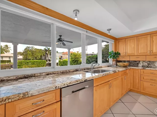 3-bedroom home for rent in Fort Lauderdale - 2427 Sea Island Drive - MondialRealty