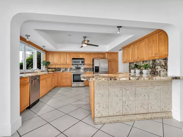 3-bedroom home for rent in Fort Lauderdale - 2427 Sea Island Drive - MondialRealty