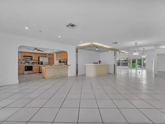 3-bedroom home for rent in Fort Lauderdale - 2427 Sea Island Drive - MondialRealty