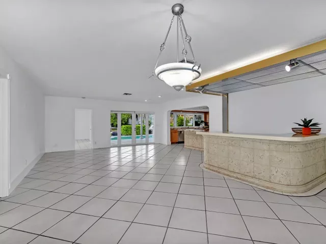 3-bedroom home for rent in Fort Lauderdale - 2427 Sea Island Drive - MondialRealty