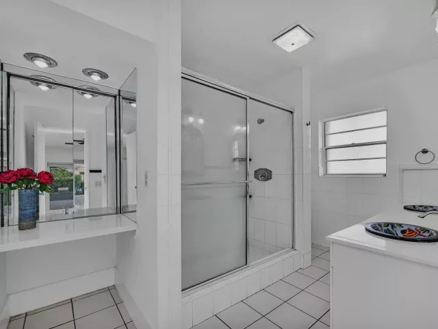 3-bedroom home for rent in Fort Lauderdale - 2427 Sea Island Drive - MondialRealty