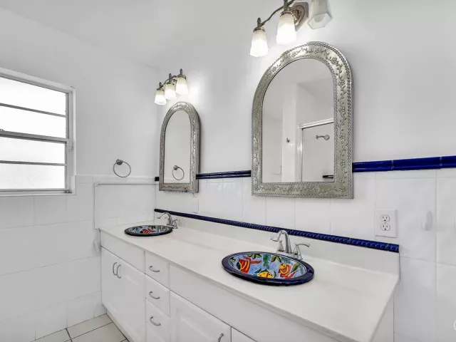 3-bedroom home for rent in Fort Lauderdale - 2427 Sea Island Drive - MondialRealty