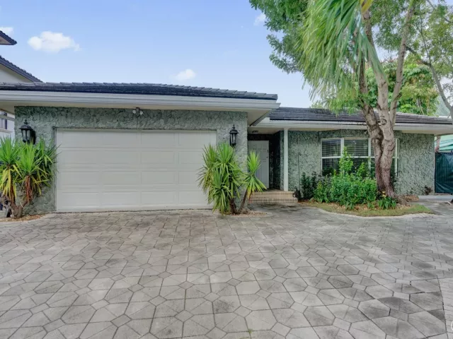3-bedroom home for rent in Fort Lauderdale - 2427 Sea Island Drive - MondialRealty