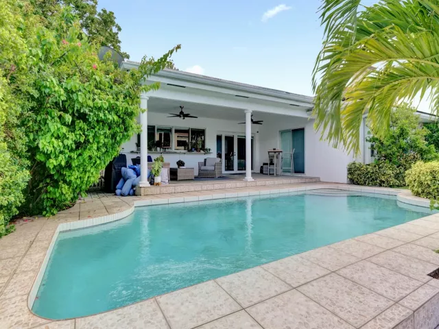 3-bedroom home for rent in Fort Lauderdale - 2427 Sea Island Drive - MondialRealty
