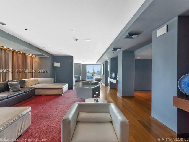 2-bedroom condo for rent in Miami - 325 S Biscayne Blvd 2522 - MondialRealty