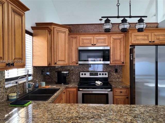 3-bedroom home for rent in Miami - 11570 SW 144th Path - MondialRealty