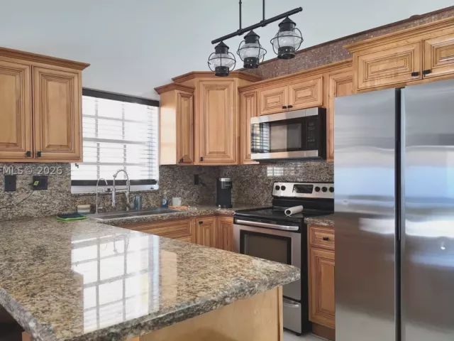 3-bedroom home for rent in Miami - 11570 SW 144th Path - MondialRealty