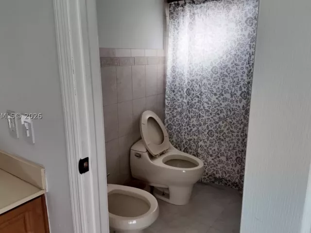 3-bedroom home for rent in Miami - 11570 SW 144th Path - MondialRealty