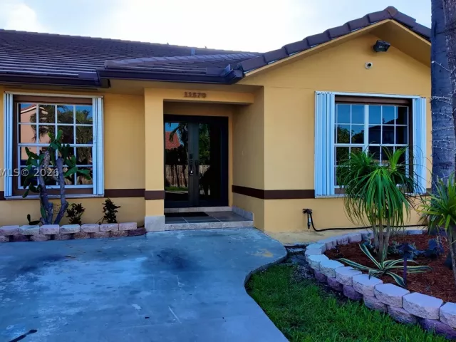3-bedroom home for rent in Miami - 11570 SW 144th Path - MondialRealty
