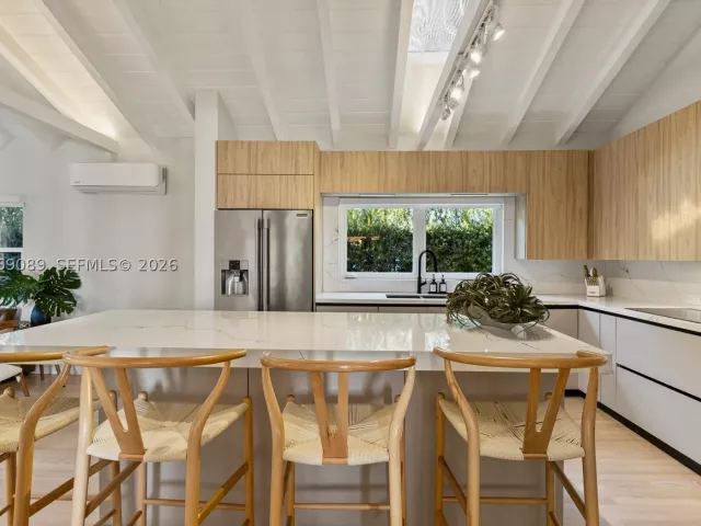 4-bedroom home for rent in Miami - 4011 HARDIE AVENUE - MondialRealty