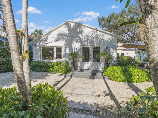 4-bedroom home for rent in Miami - 4011 HARDIE AVENUE - MondialRealty