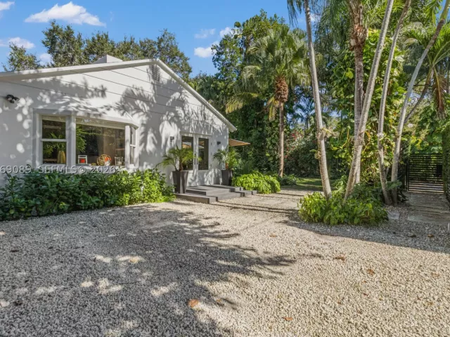 4-bedroom home for rent in Miami - 4011 HARDIE AVENUE - MondialRealty