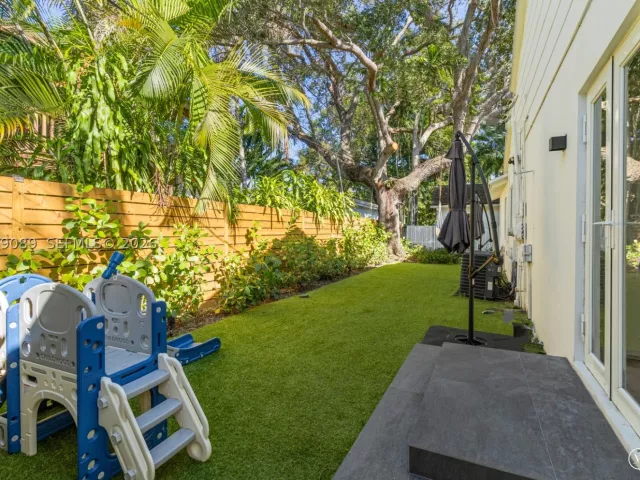 4-bedroom home for rent in Miami - 4011 HARDIE AVENUE - MondialRealty