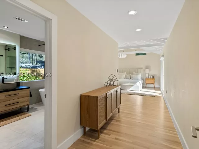 4-bedroom home for rent in Miami - 4011 HARDIE AVENUE - MondialRealty