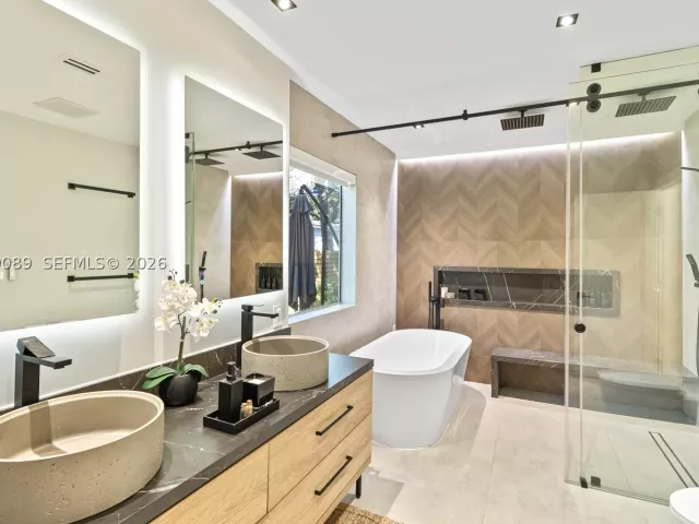 4-bedroom home for rent in Miami - 4011 HARDIE AVENUE - MondialRealty