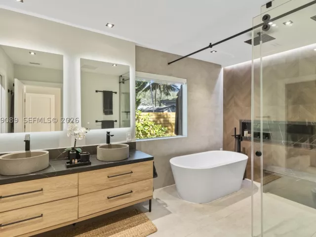 4-bedroom home for rent in Miami - 4011 HARDIE AVENUE - MondialRealty